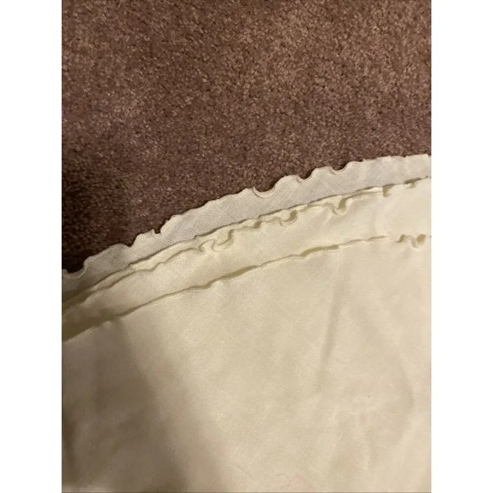 Leacock & Co. Rectangular Tablecloth 65” x 88” With 4 Napkins Scalloped Edges